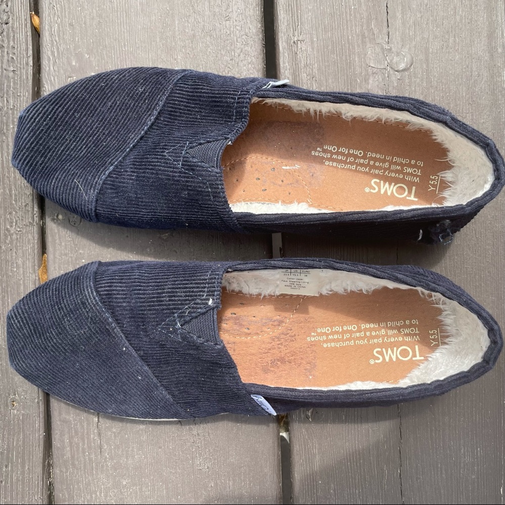 Toms. Fuzzy size 7.5 corduroy